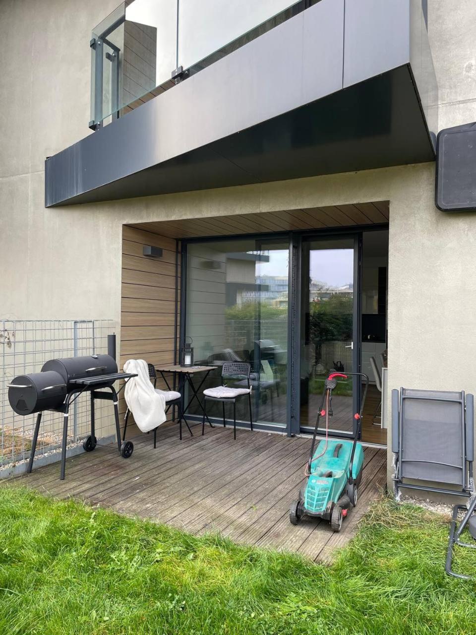 Serene & Private Garden Oasis Apartment Prague